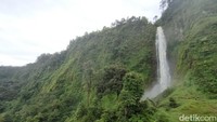 Curug Citambur Dibanjiri Pengunjung gegara Viral Rumah Seharga Rp 2,5 M
